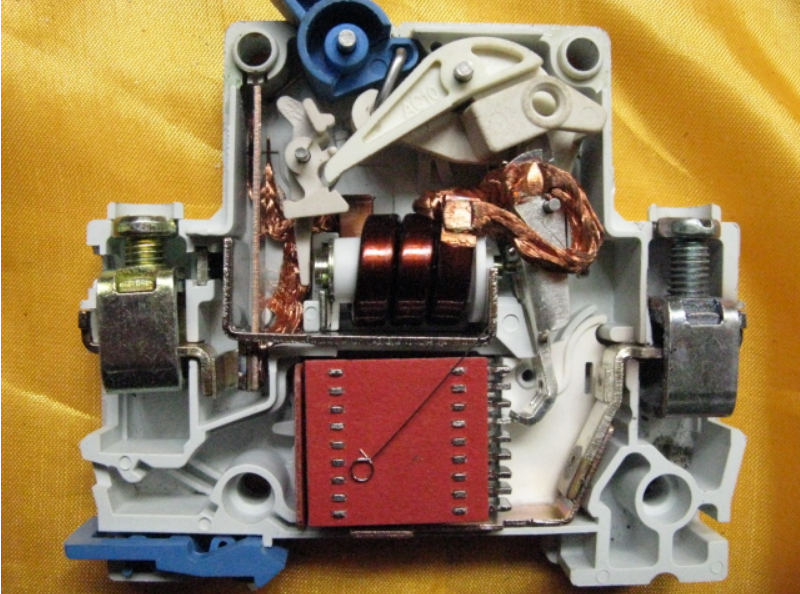 空氣開關內部結構